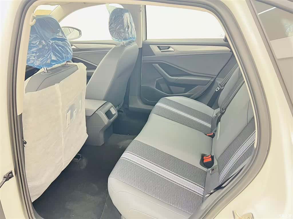 Volkswagen Sagitar, 2026 13