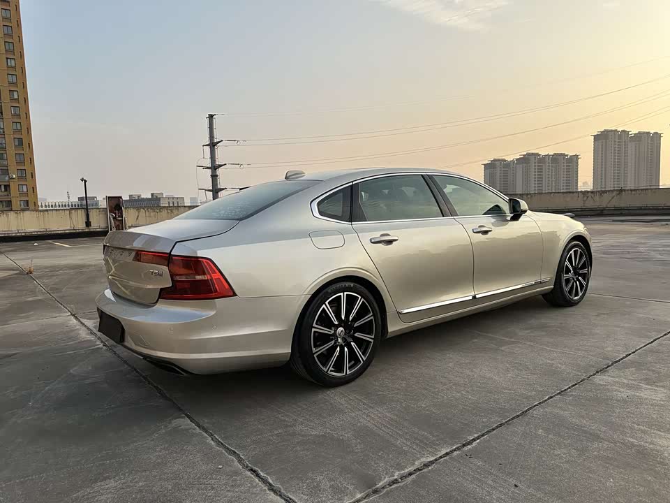 Volvo S90