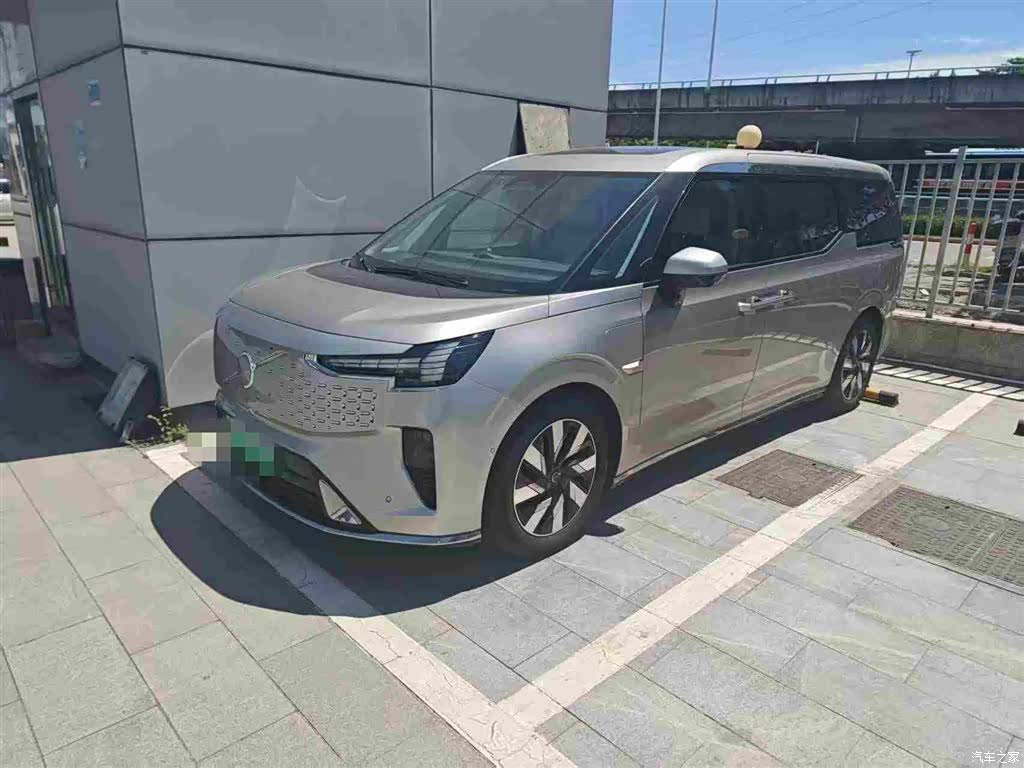 Volvo EM90, 2024 1