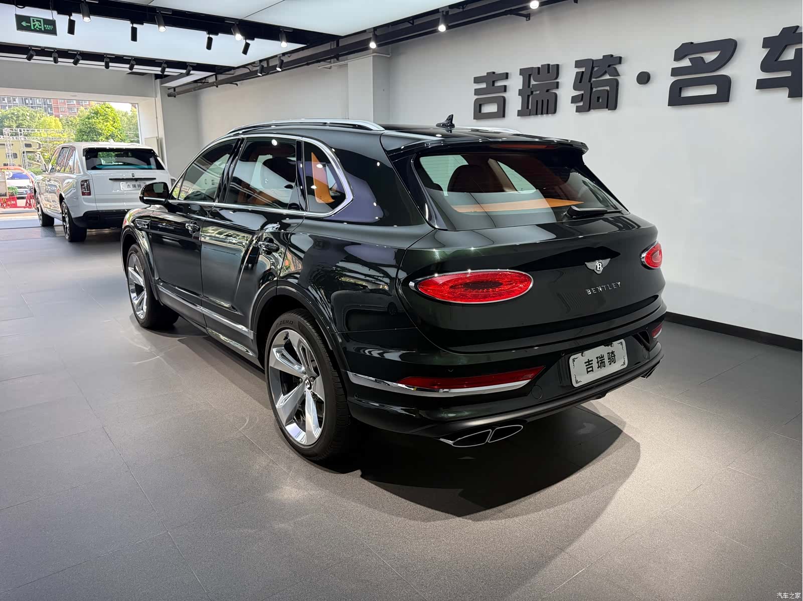 Bentley Bentayga, 2021 4