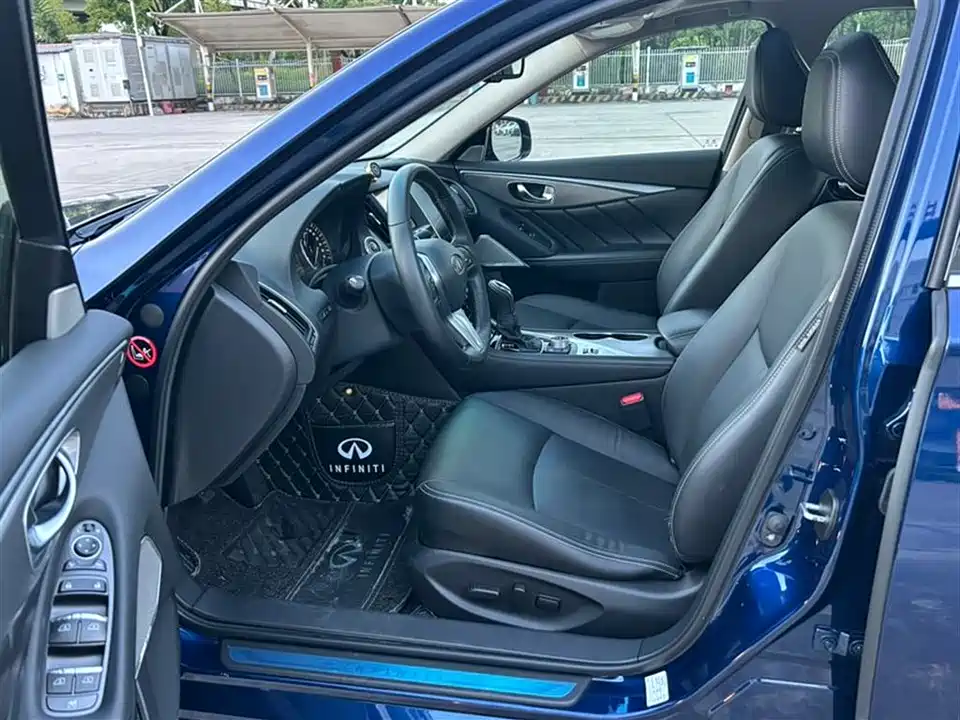 Infiniti Q50L