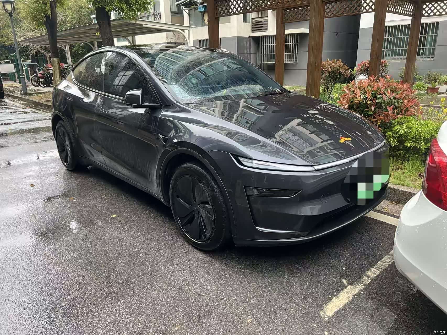 Tesla Model Y, 2025 1