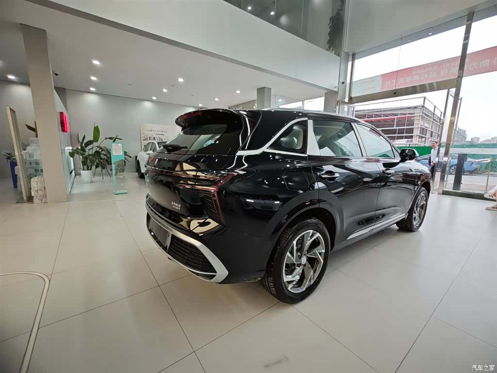 Hongqi HS3, 2026 17