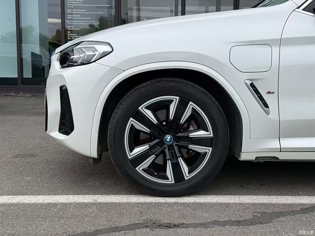 BMW iX3, 2024 все фото