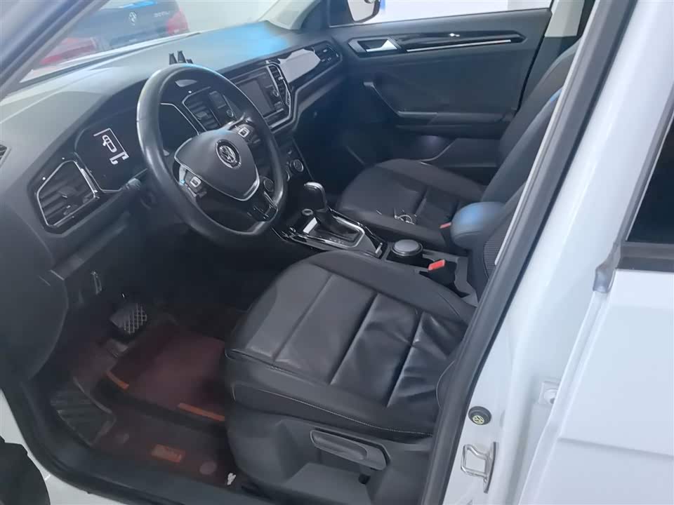 Volkswagen T-ROC exploring Songs