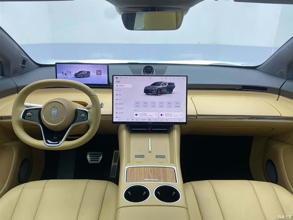 Luxeed R7, 2025 13