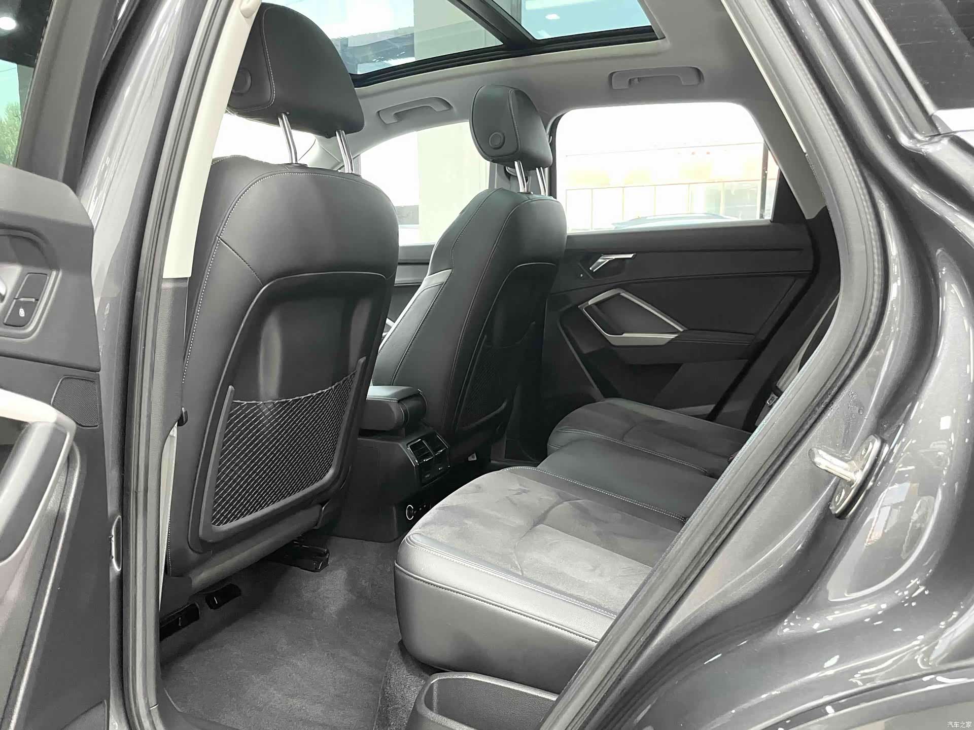 Audi Q3, 2022 10
