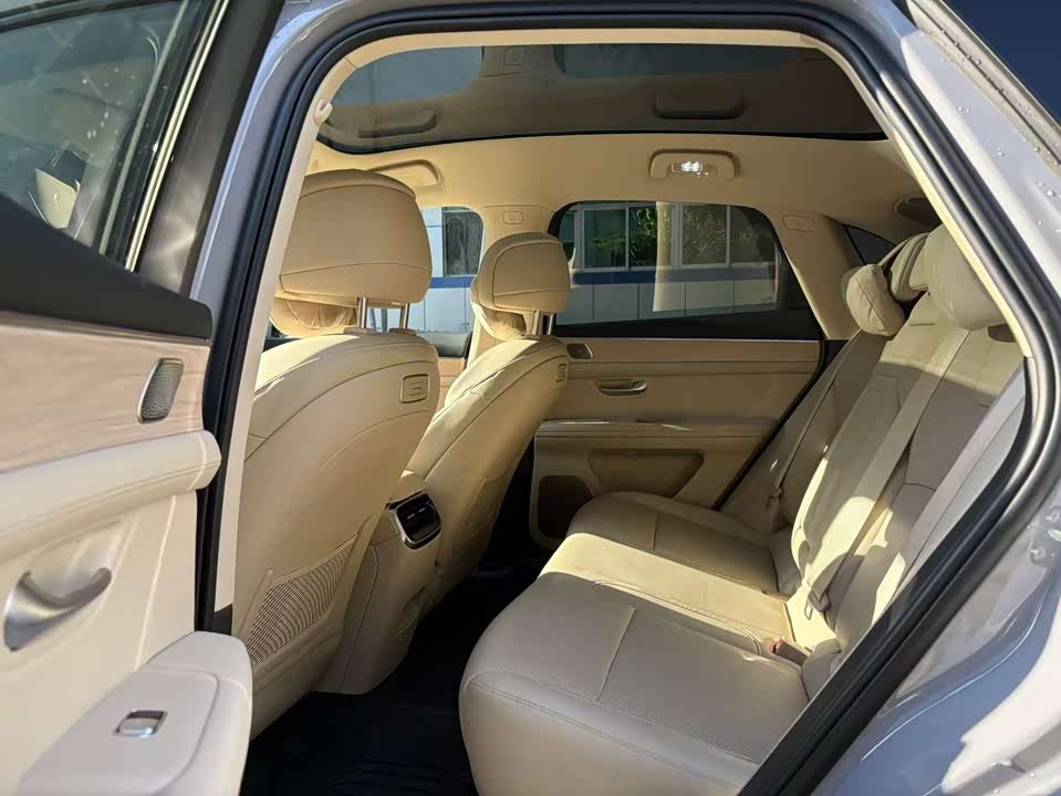 AITO Ask the world M5