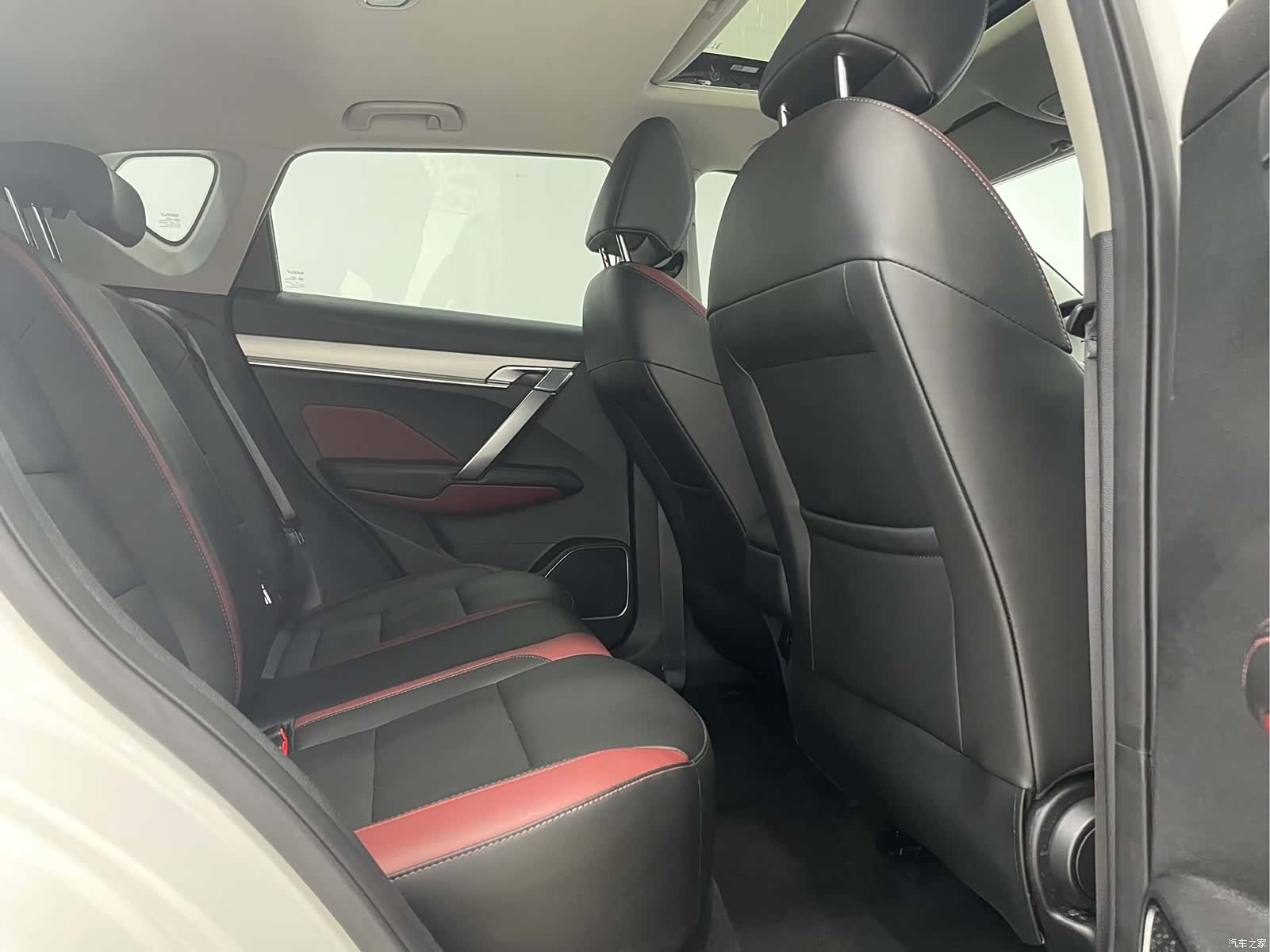 Geely Coolray, 2022 13