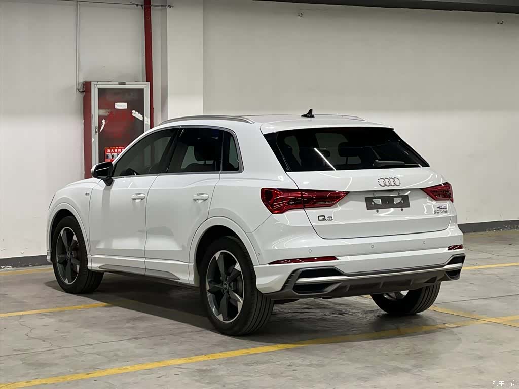 Audi Q3, 2022 4