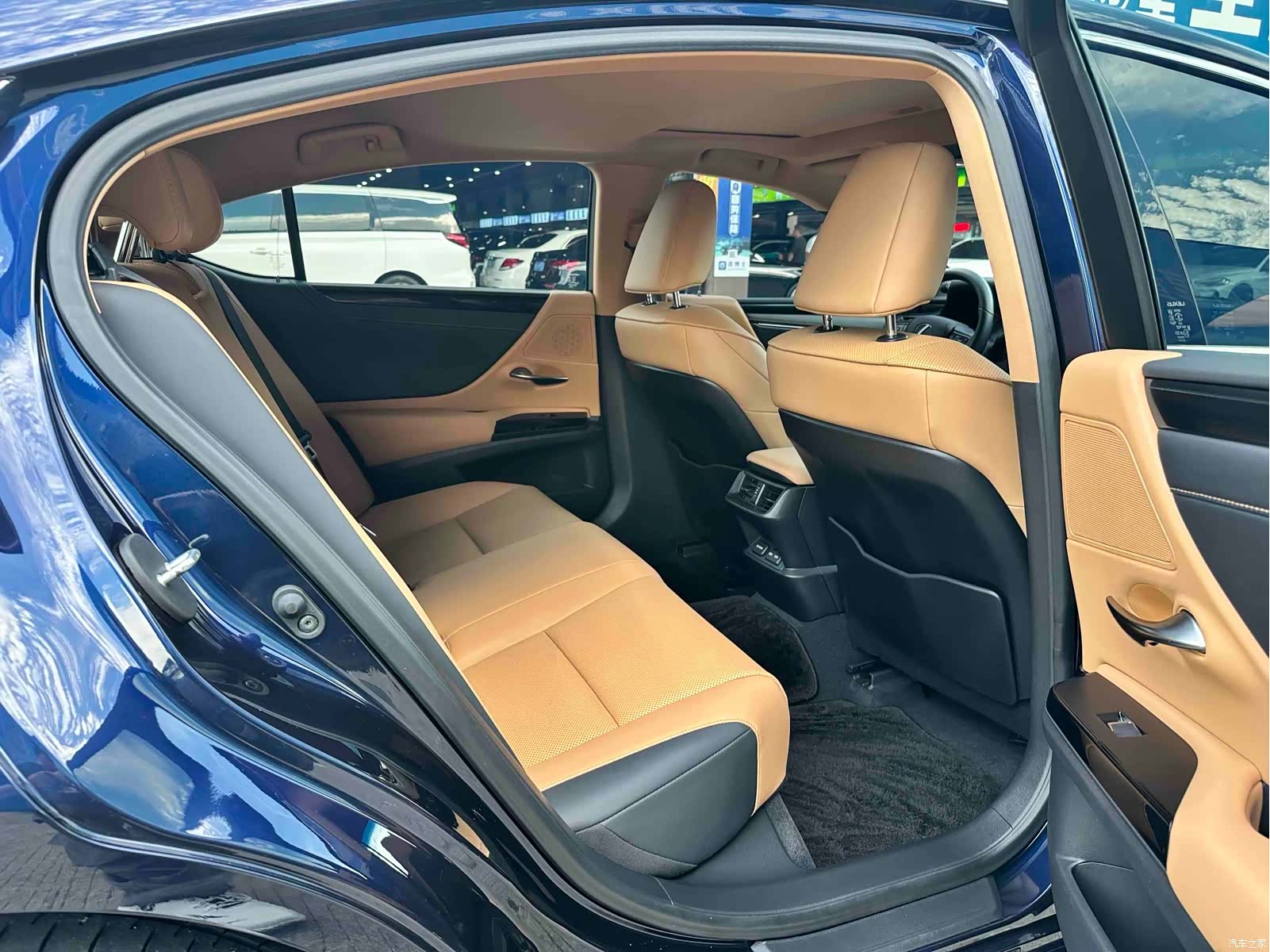 Lexus ES, 2022 12