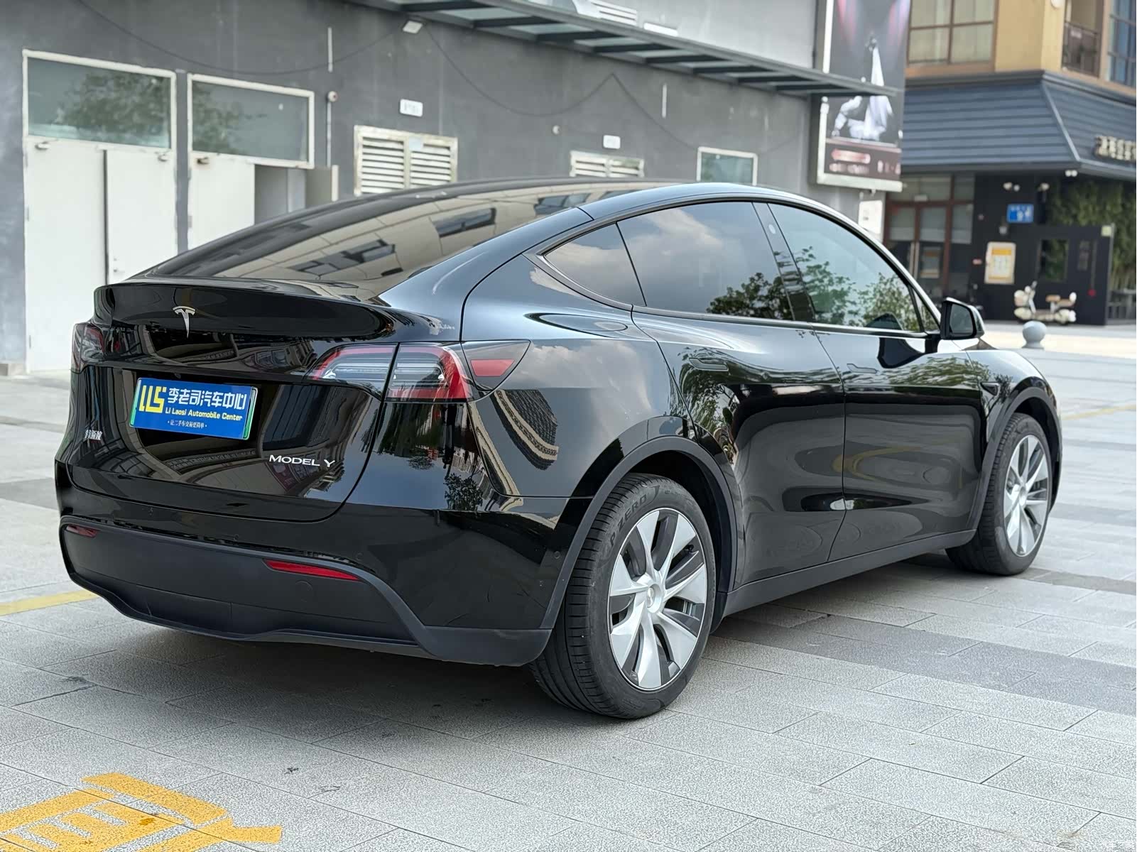 Tesla Model Y, 2023 4