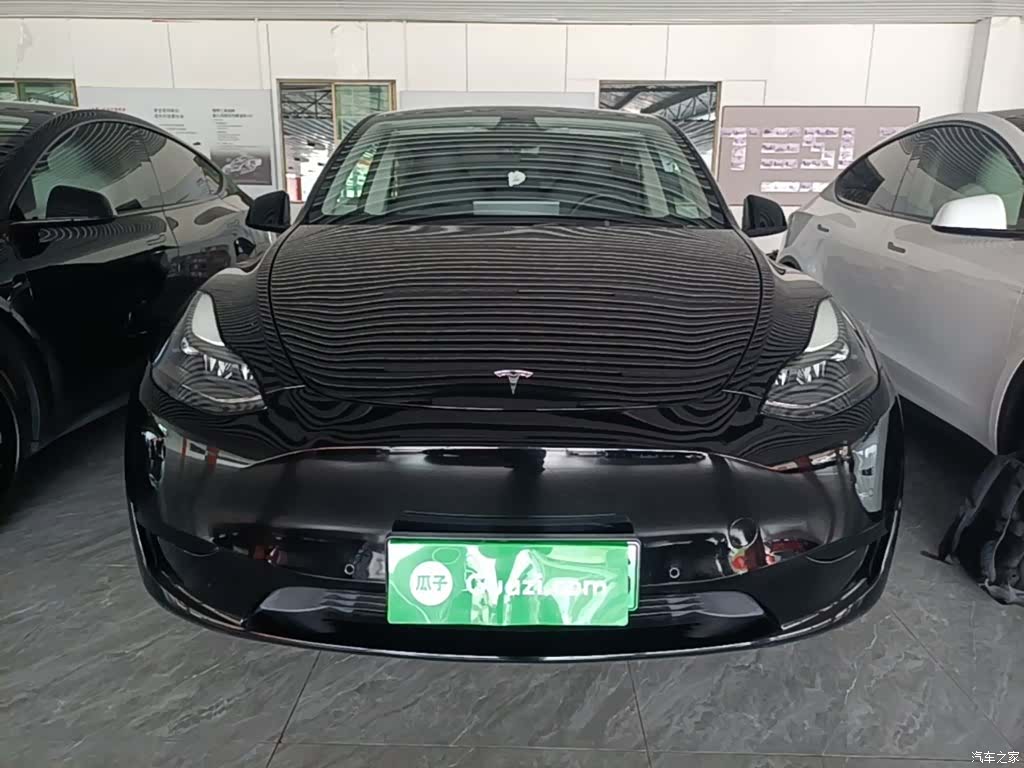 Tesla Model Y, 2022 3