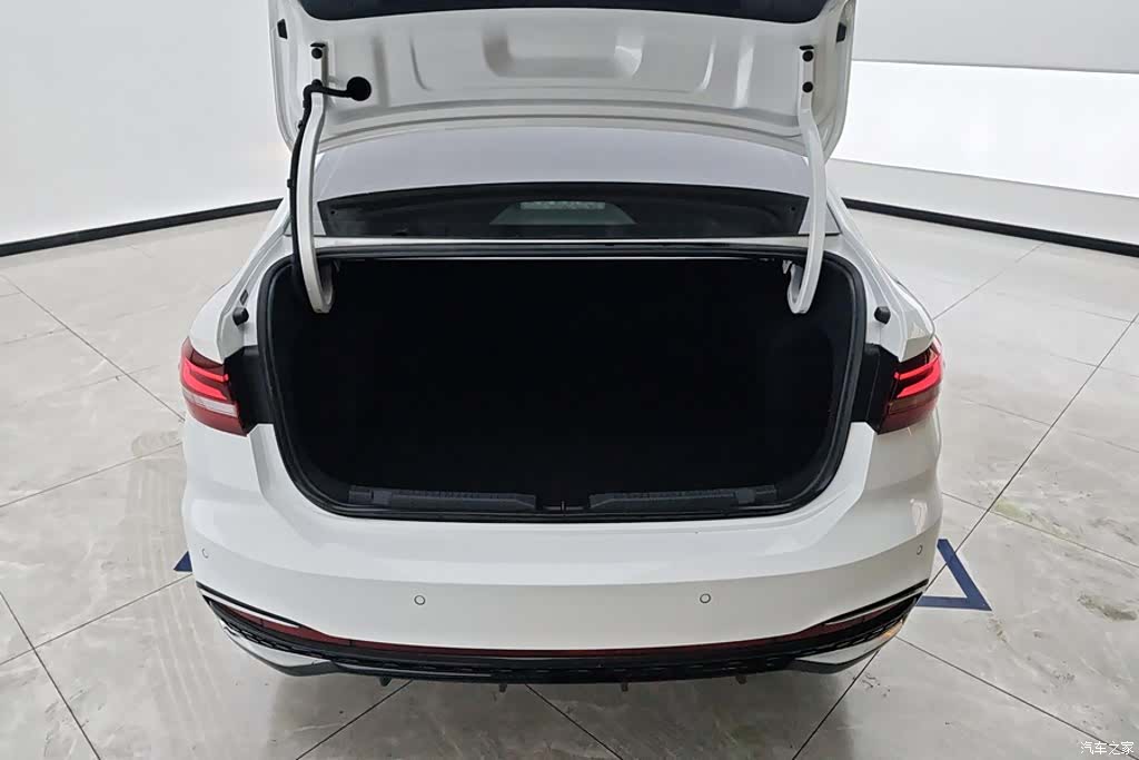 Volkswagen Lavida, 2024 4