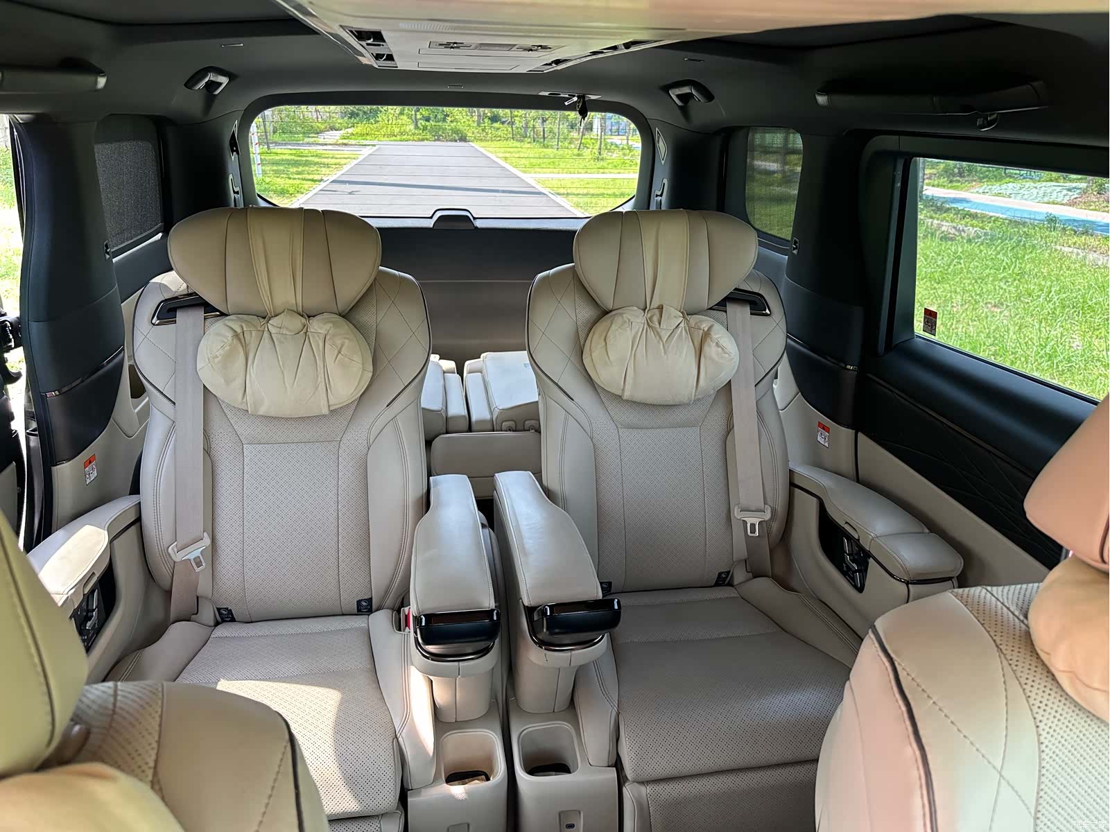 Toyota Alphard, 2024 15