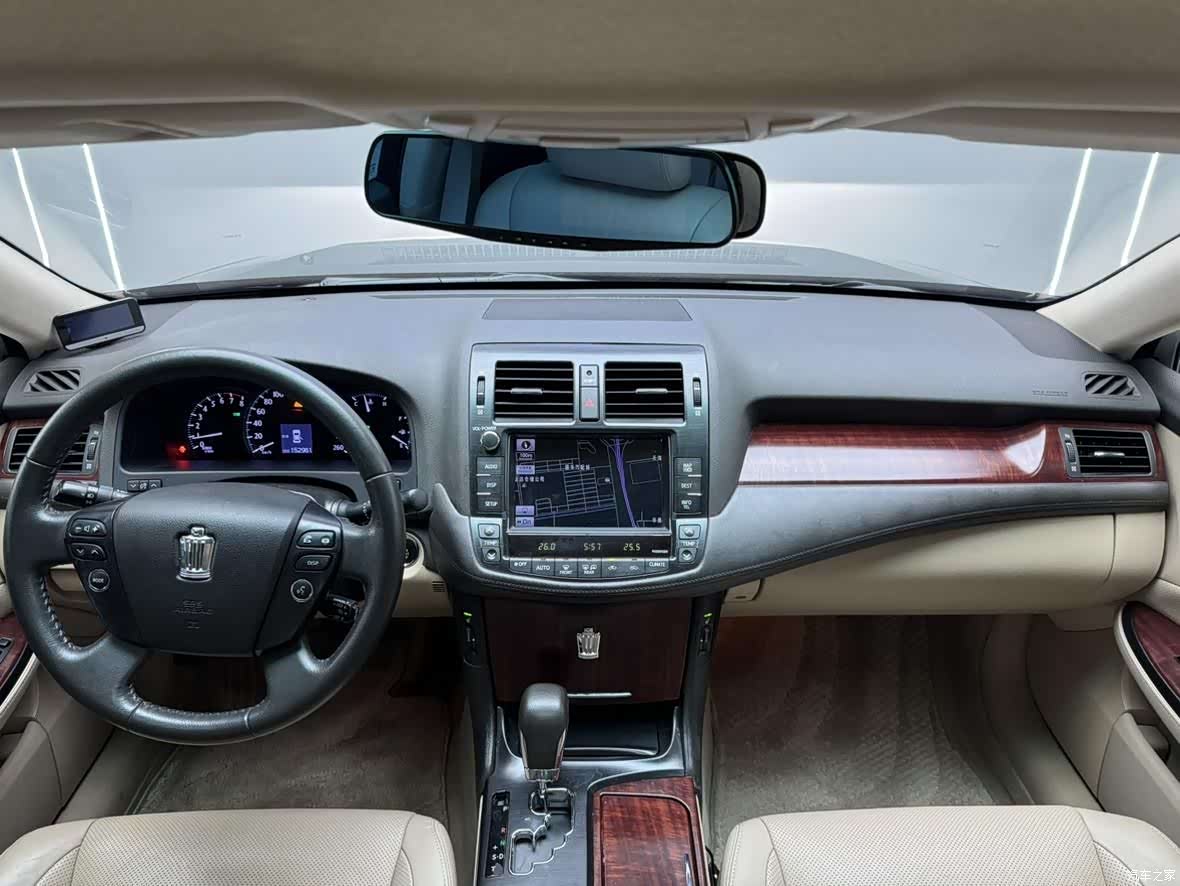 Toyota Crown, 2011 18