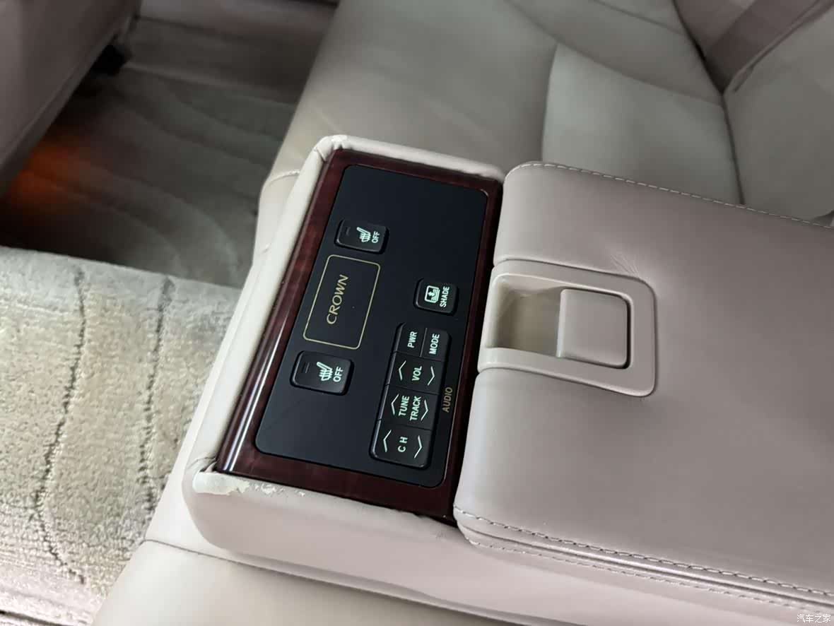 Toyota Crown, 2011 12