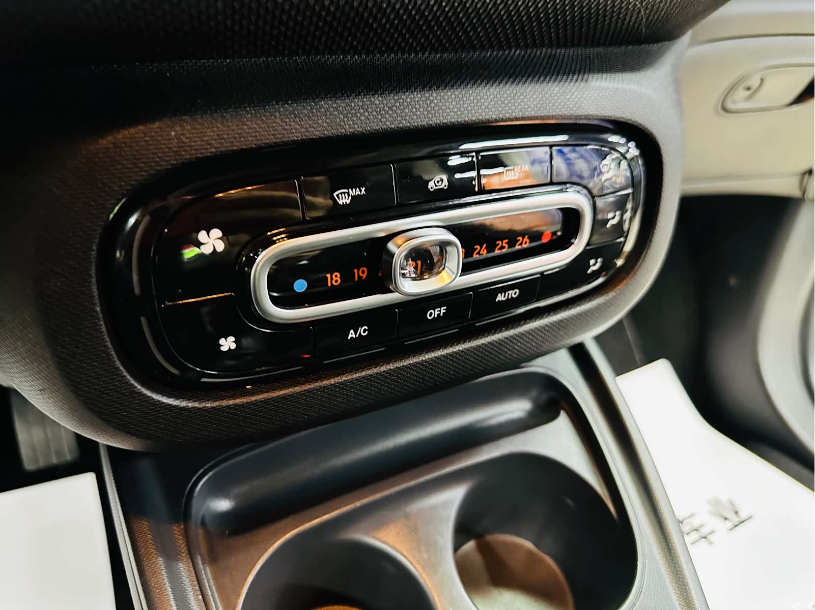 Smart Fortwo, 2018 35