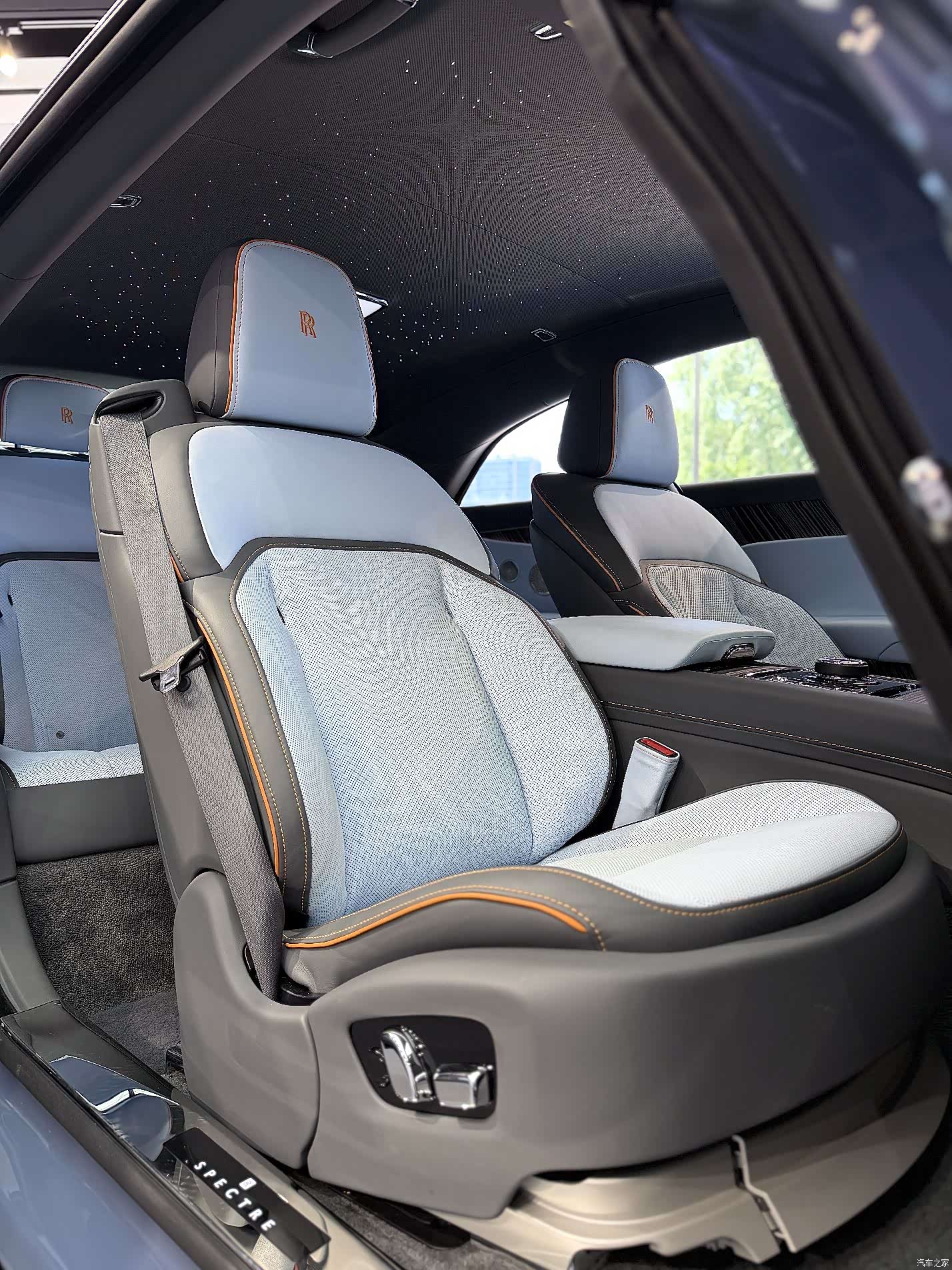 Rolls-Royce Spectre, 2024 6
