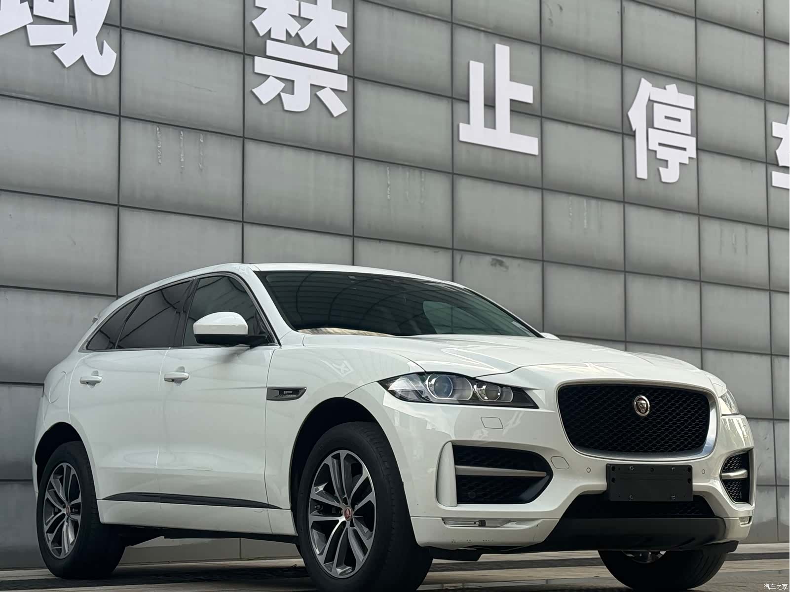 Jaguar F-PACE, 2017 3