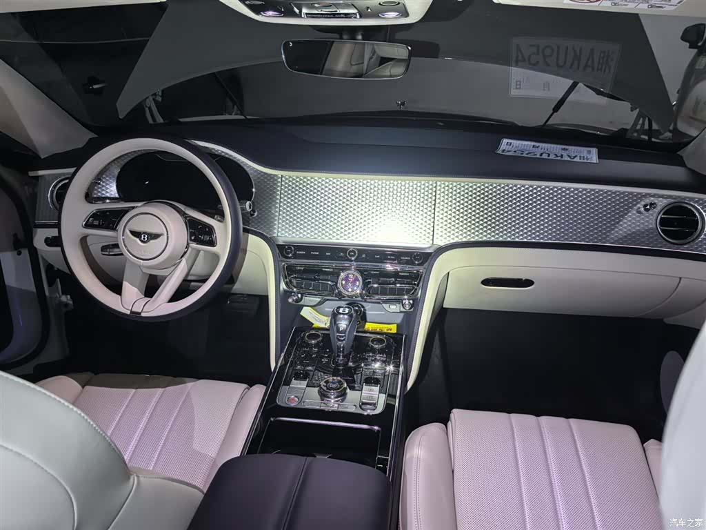 Bentley Flying Spur, 2024 3