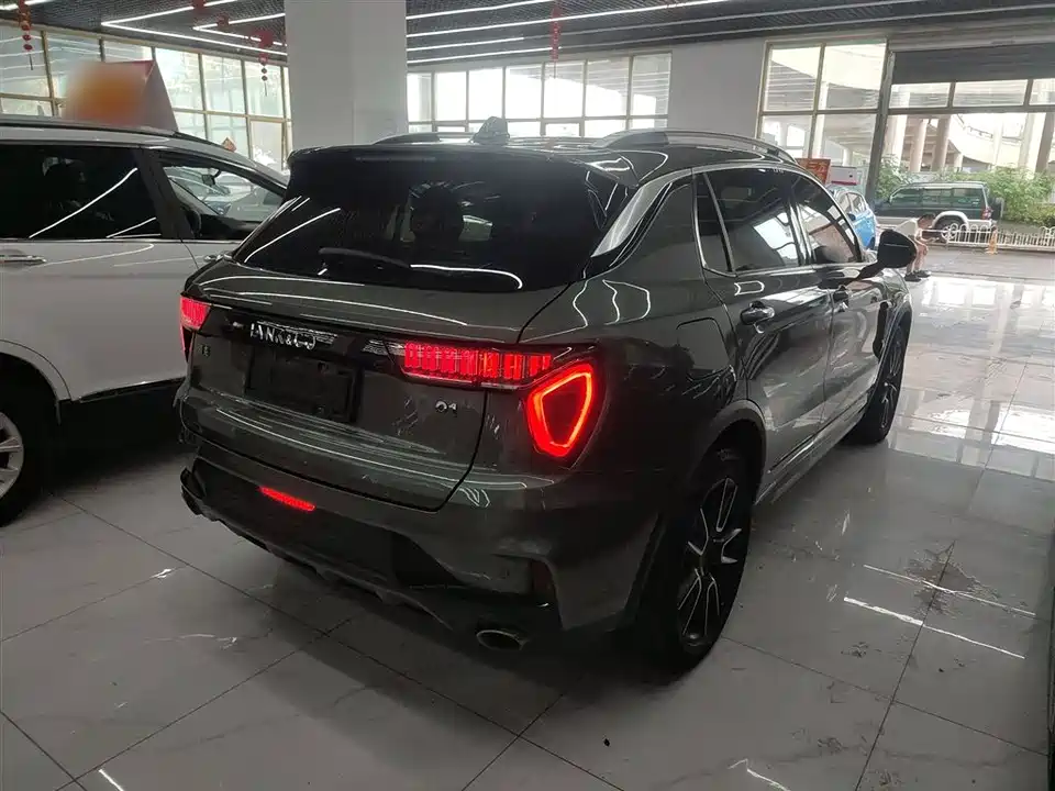 Lynk & Co 01
