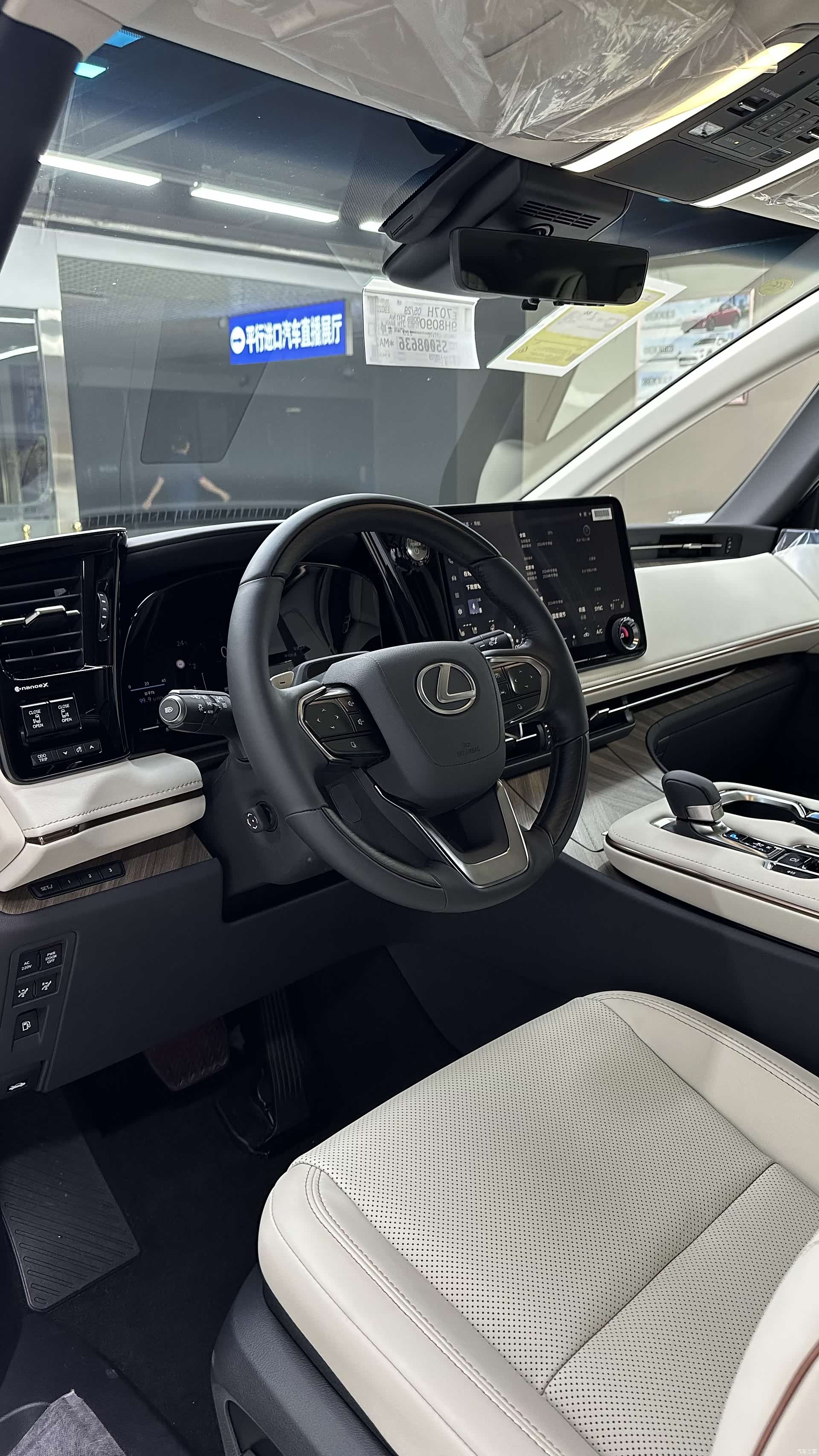Lexus LM, 2025 9