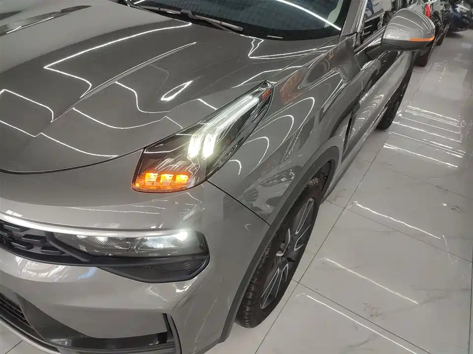 Lynk & Co 01