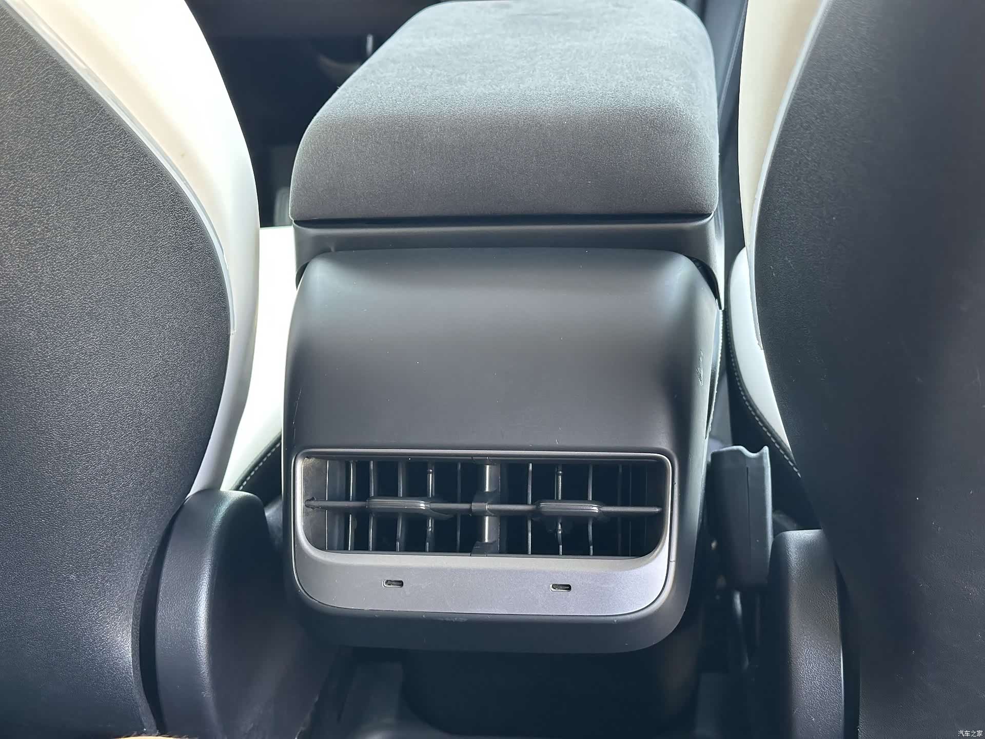 Tesla Model Y, 2023 27