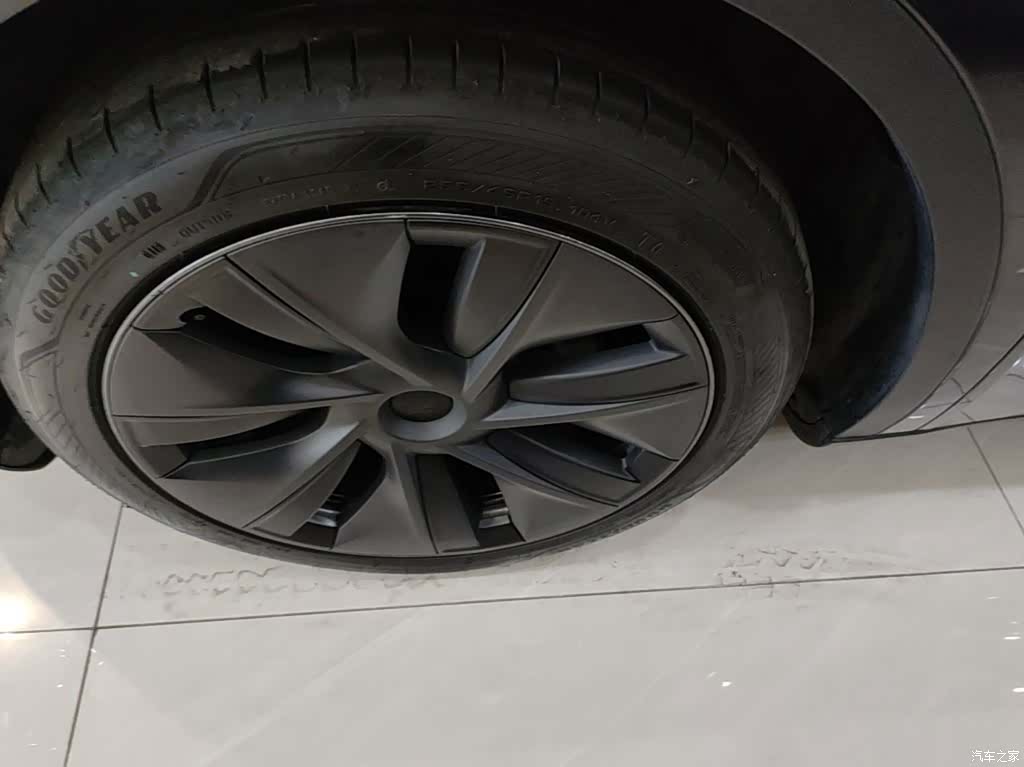 Tesla Model Y, 2024 23
