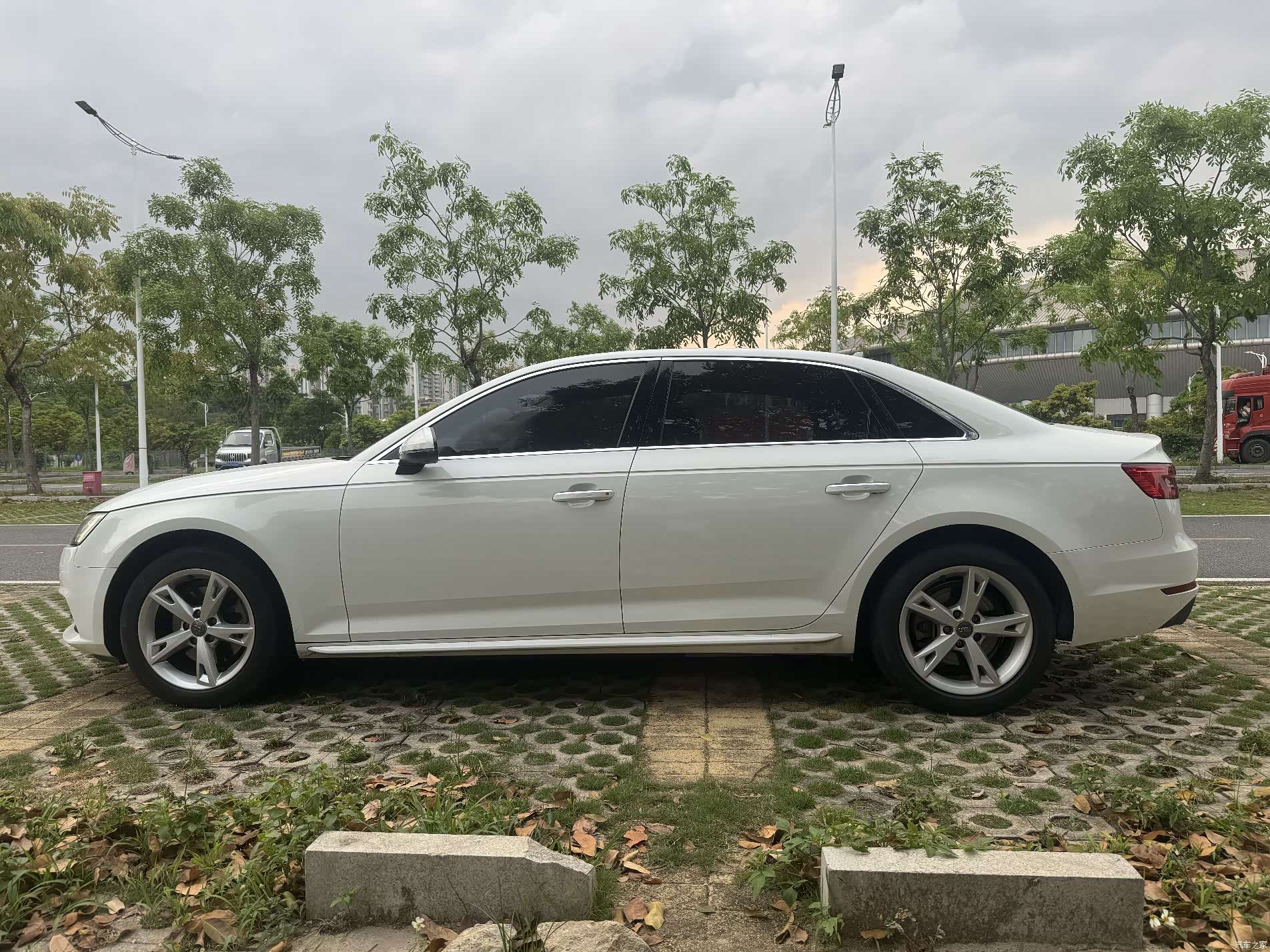 Audi A4L, 2018 9