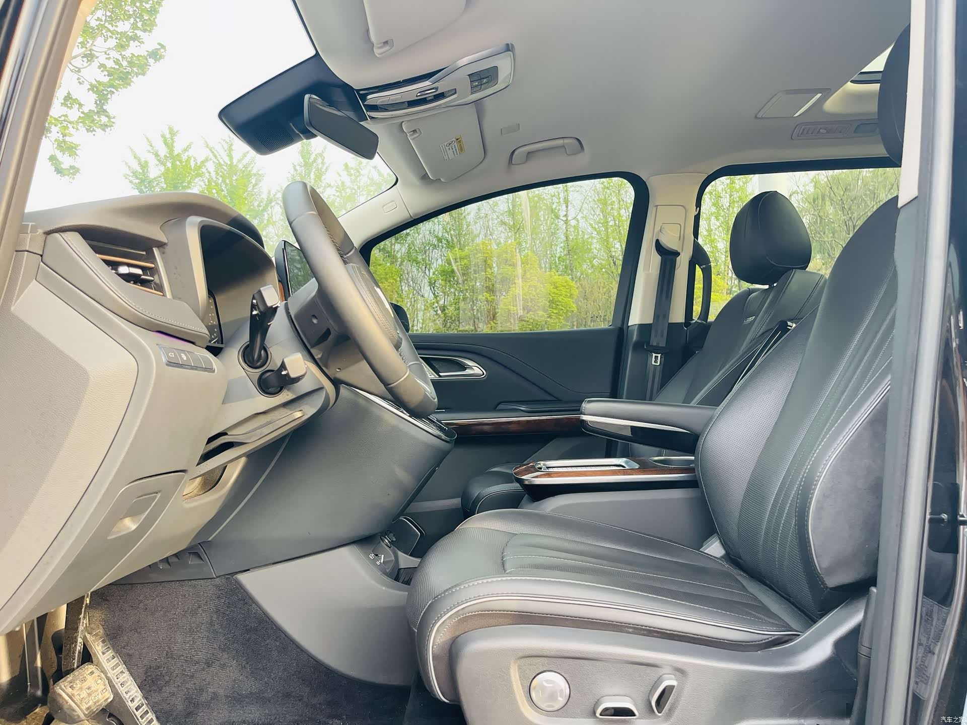 Hongqi HQ9, 2023 12