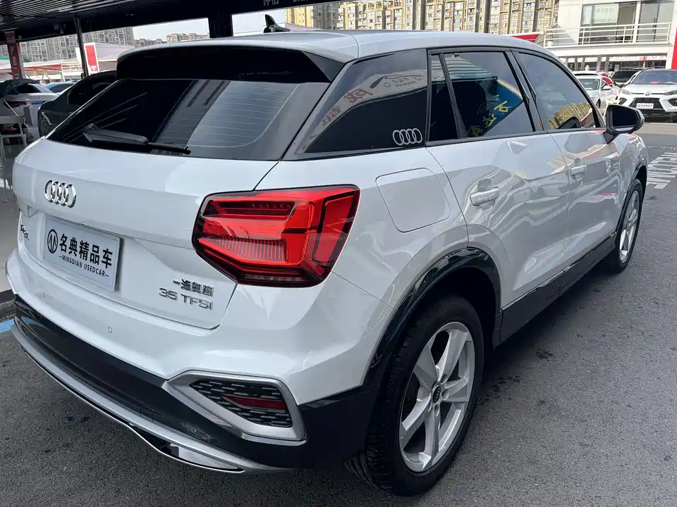 Audi Q2L