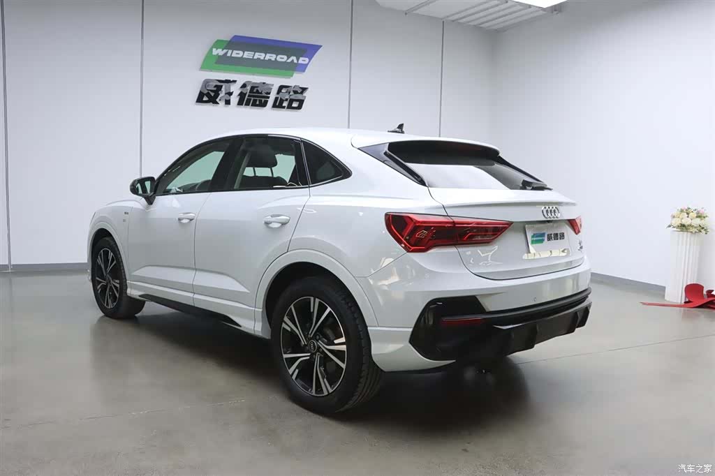 Audi Q3, 2022 4