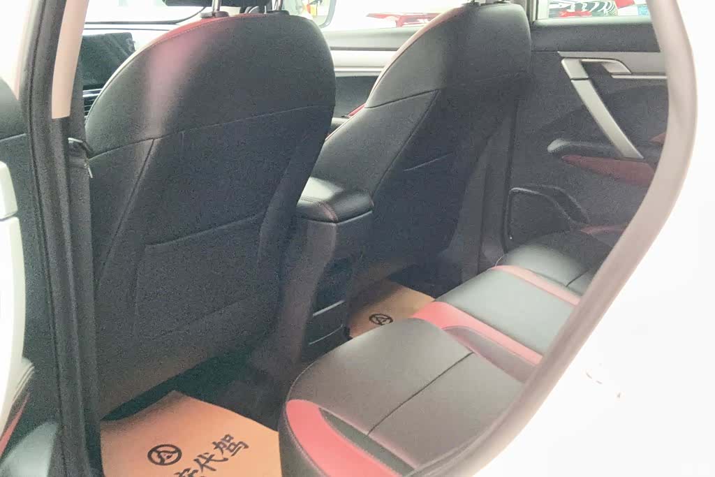 Geely Coolray, 2022 11