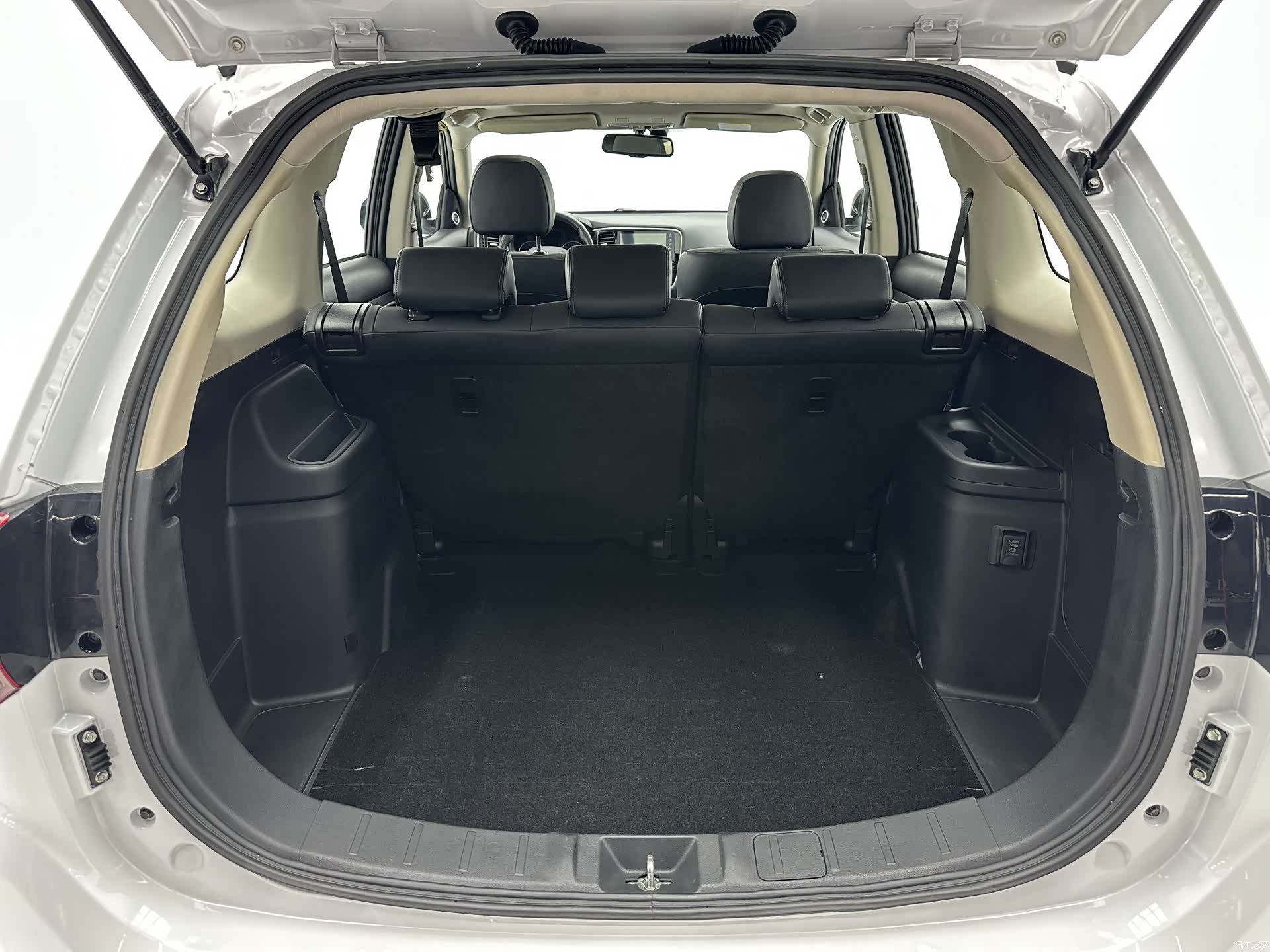 Mitsubishi Outlander, 2022 17