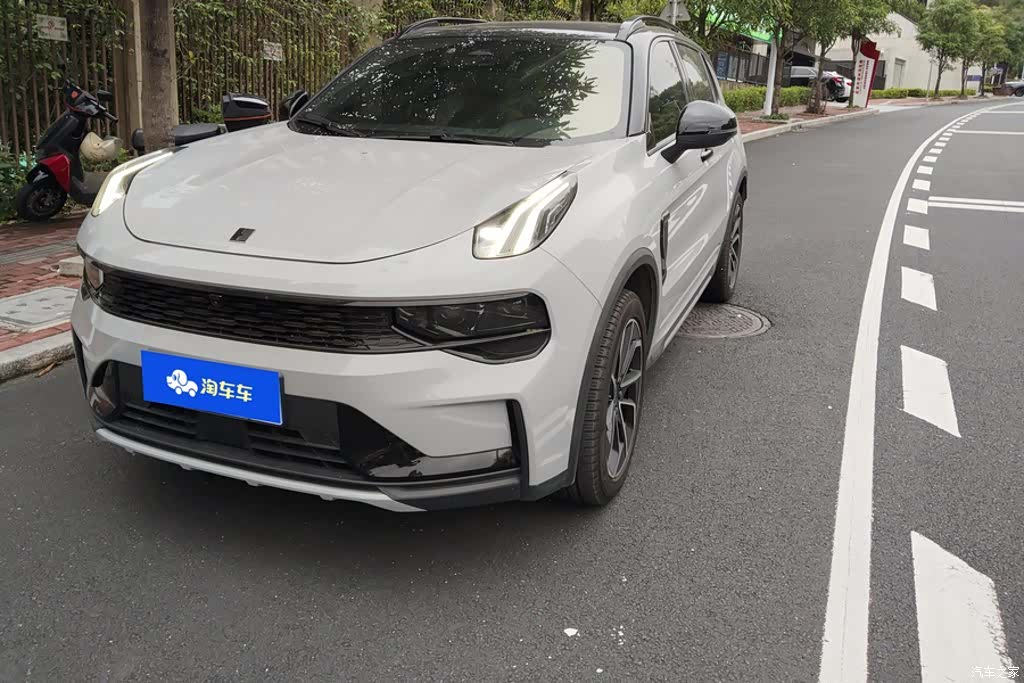 Lynk & Co 01