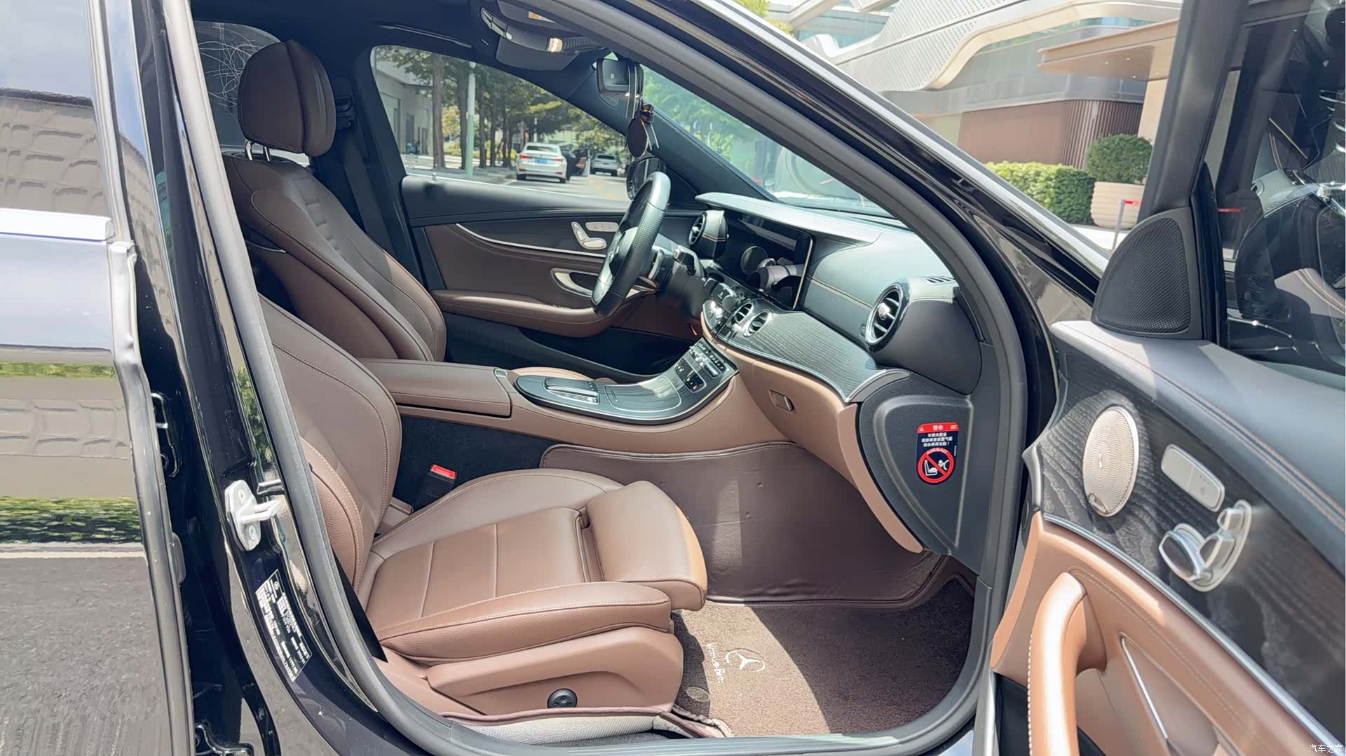 Mercedes-Benz E-Class, 2022 4