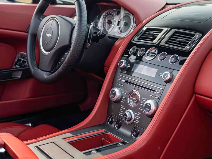 Aston Martin V8 Vantage 2012 4.7L S RoaDSter