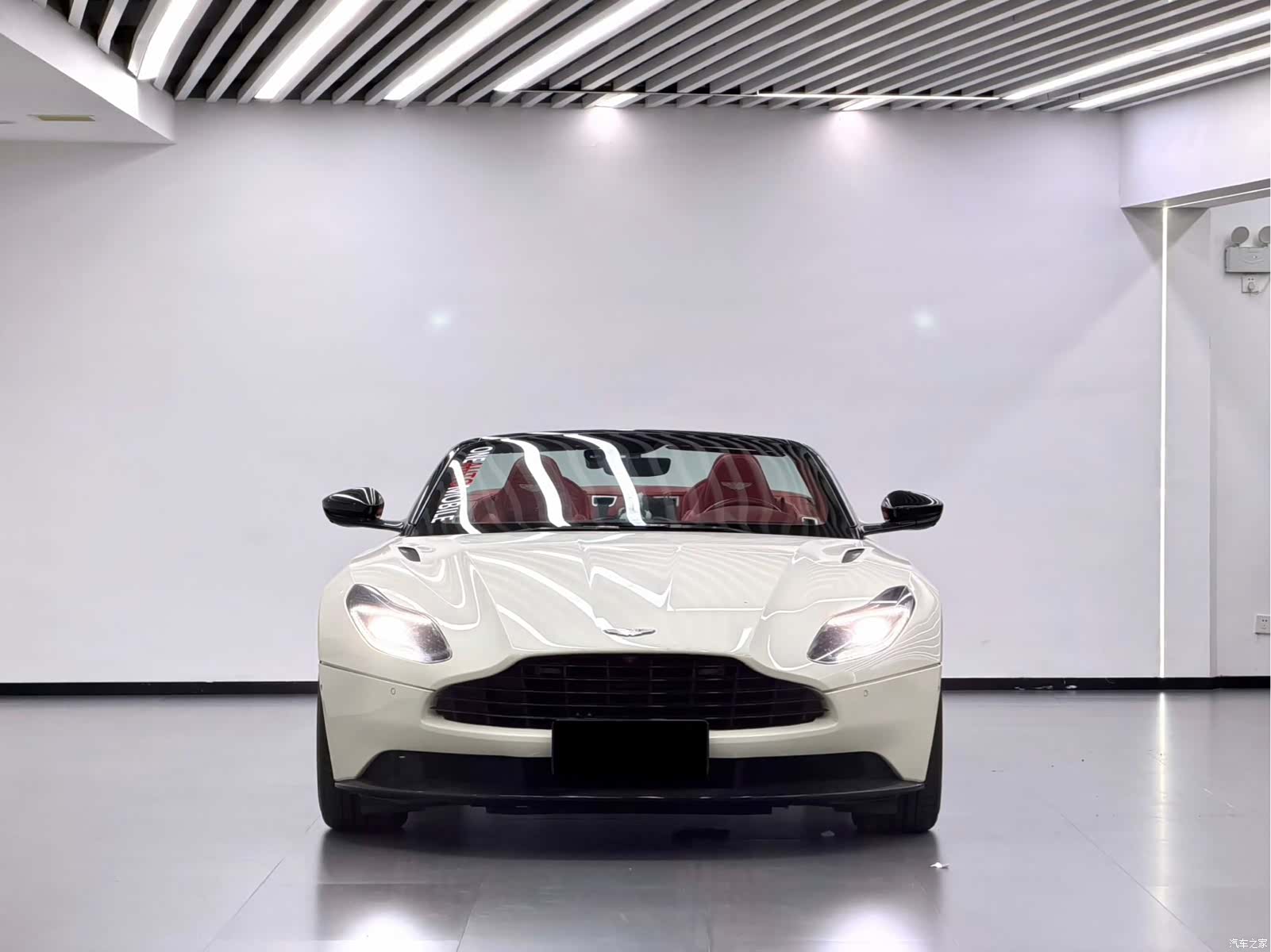 Aston Martin DB11, 2019 2