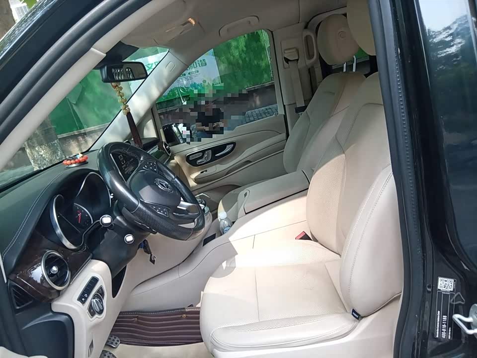 Mercedes-Benz V-class