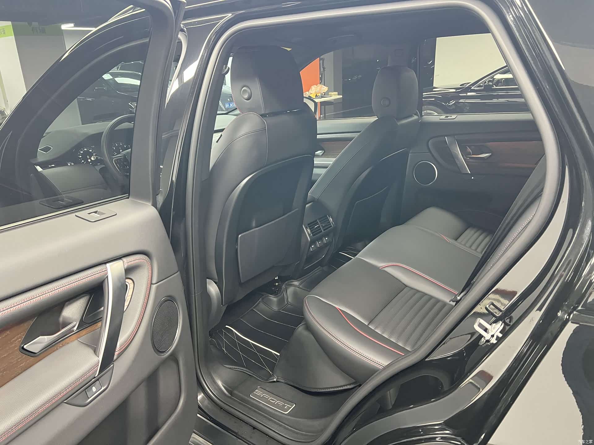 Land Rover Discovery, 2023 4