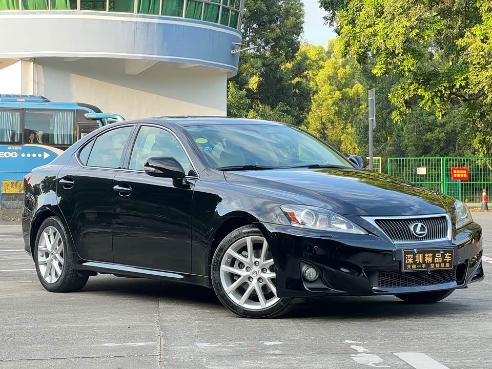 Lexus IS