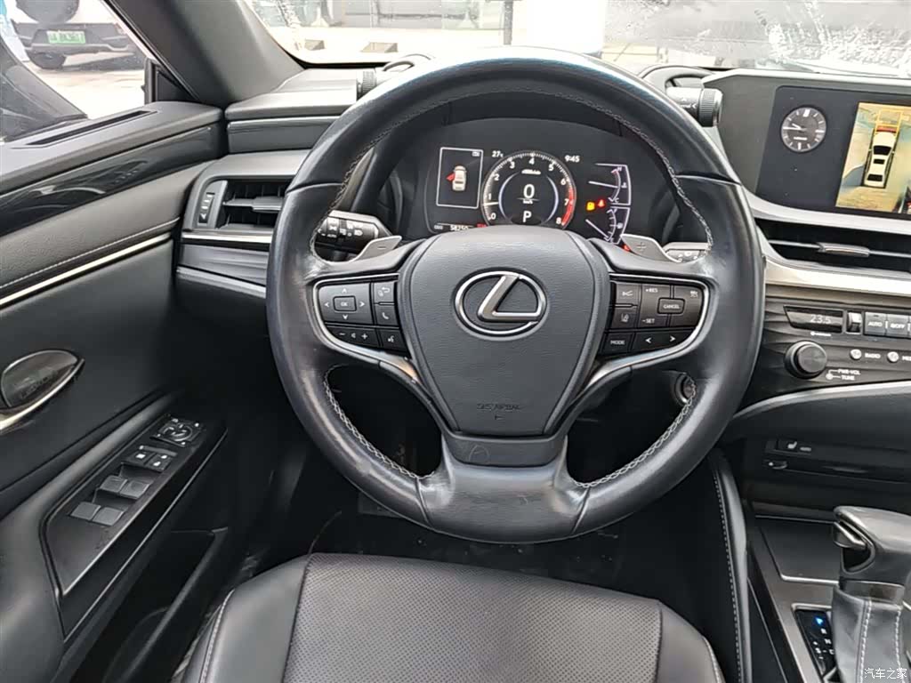 Lexus ES, 2019 3