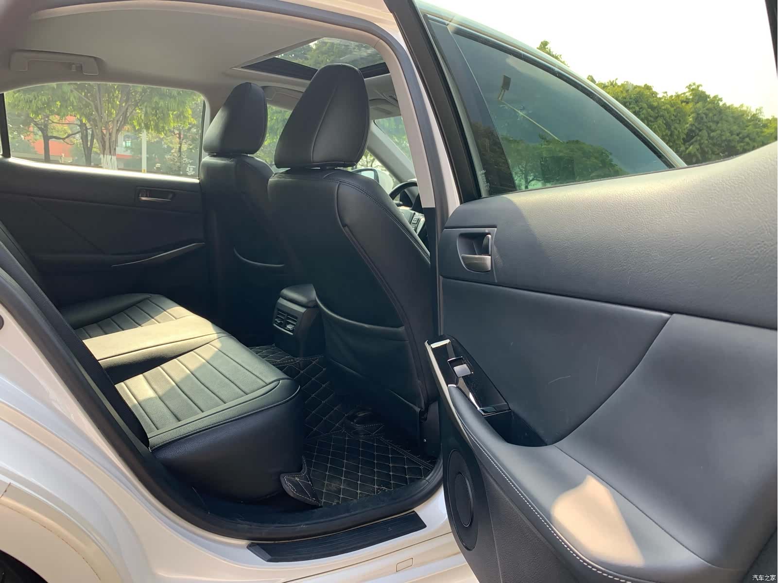 Lexus IS, 2018 11