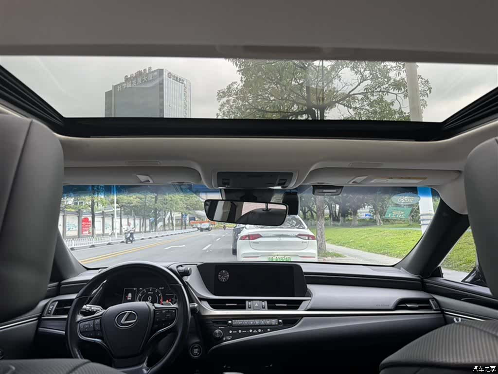 Lexus ES, 2019 15