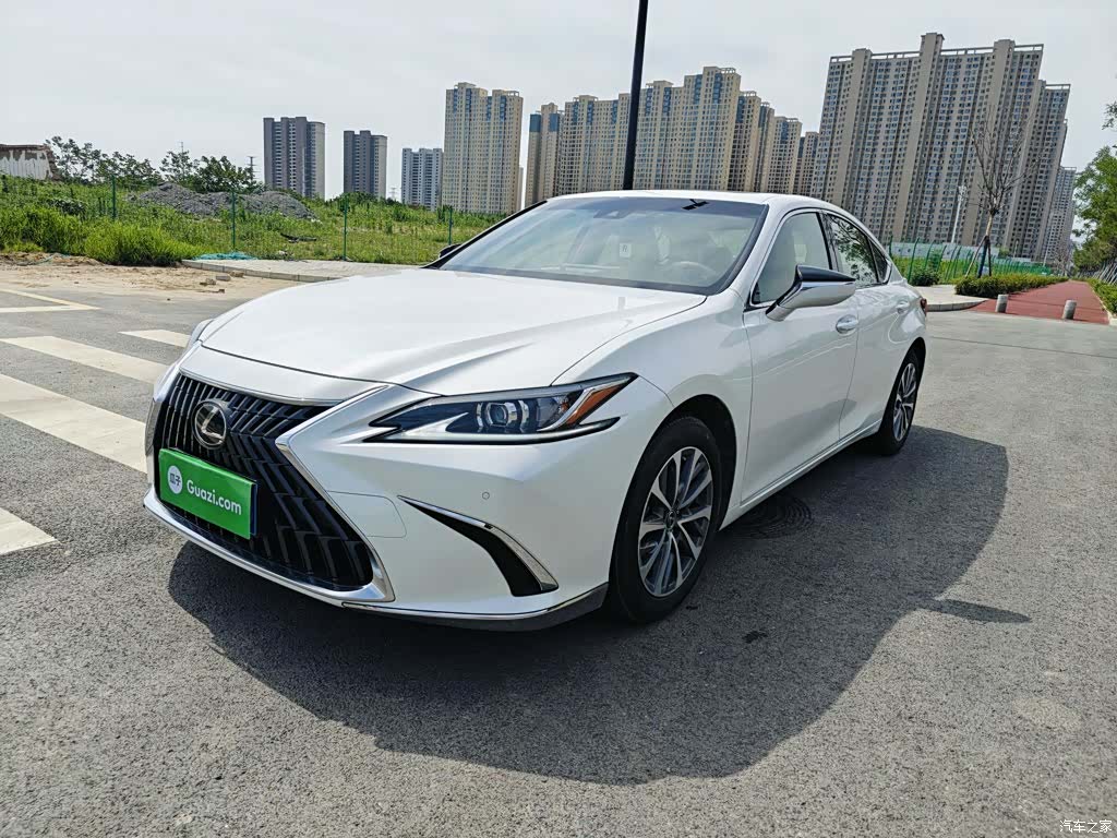 Lexus ES, 2024 1