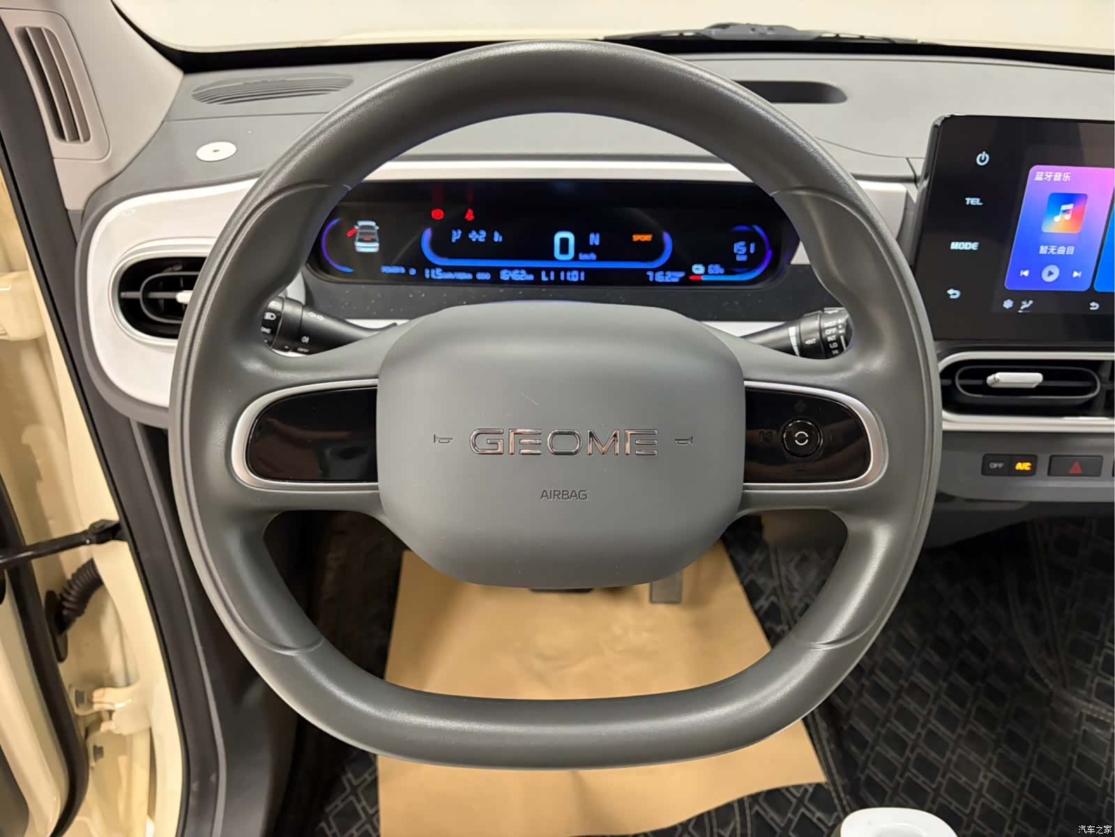 Geely Panda, 2025 9