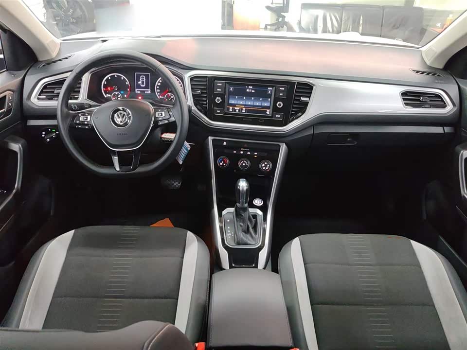 Volkswagen T-ROC exploring Songs