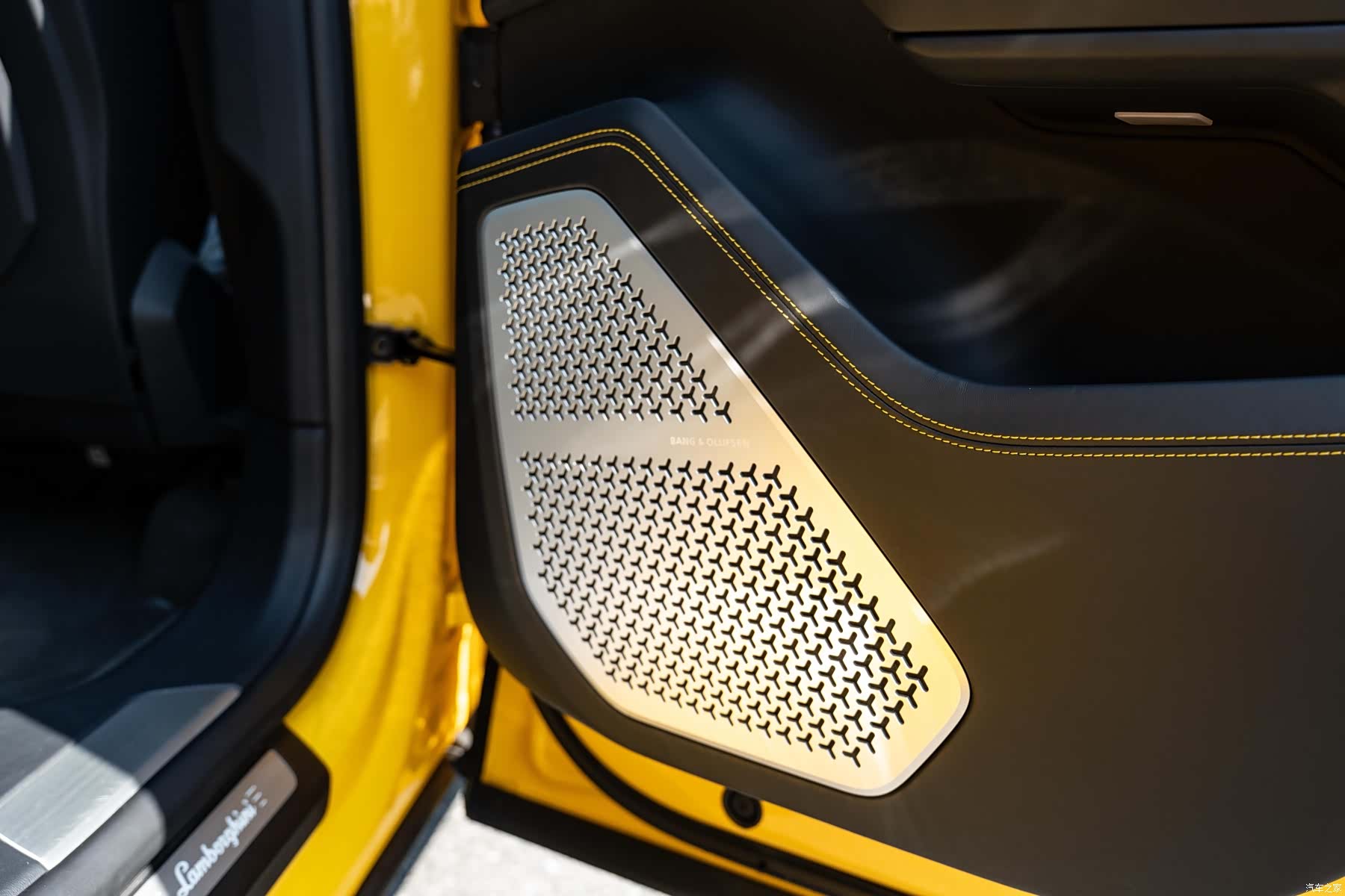 Lamborghini Urus, 2020 9